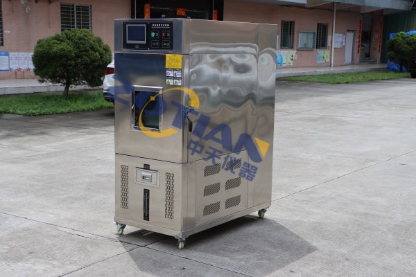 在立式低溫耐折試驗(yàn)機(jī)中安裝樣品時需要注意哪些規(guī)范